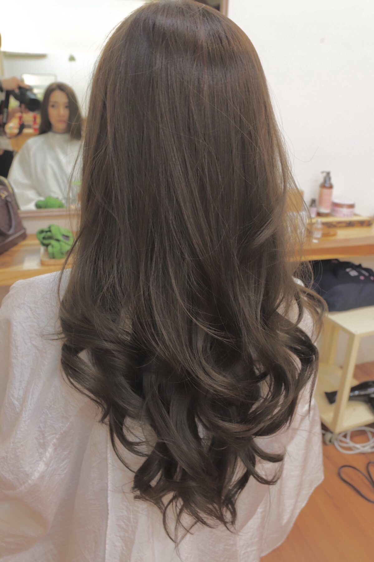 【NEVE】haircolor-matt-ash-gray-brown-curl-long-hairstyle