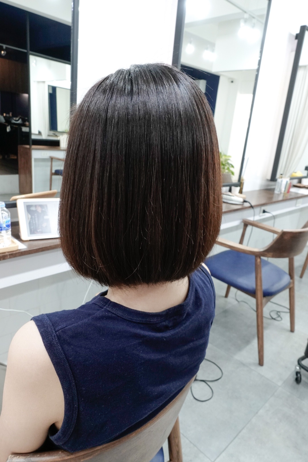 ブリーチなしでも可愛い シンプルだけど個性的 ミニボブ ダークチェリーで大人に似合うピンクヘア 日系美容院 バンコク プロンポン駅すぐ Neve Hair Salon